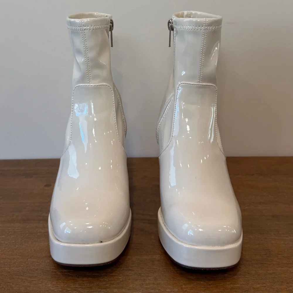 STEVE MADDEN Ever Platform Bootie in Bone Patent Leather Women's 7 - Picture 3 of 7